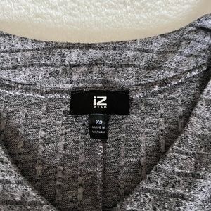 IZ Byer grey top